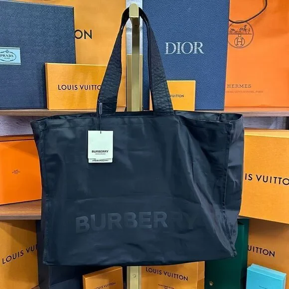 NWT Burberry Tote - Picture 1 of 6